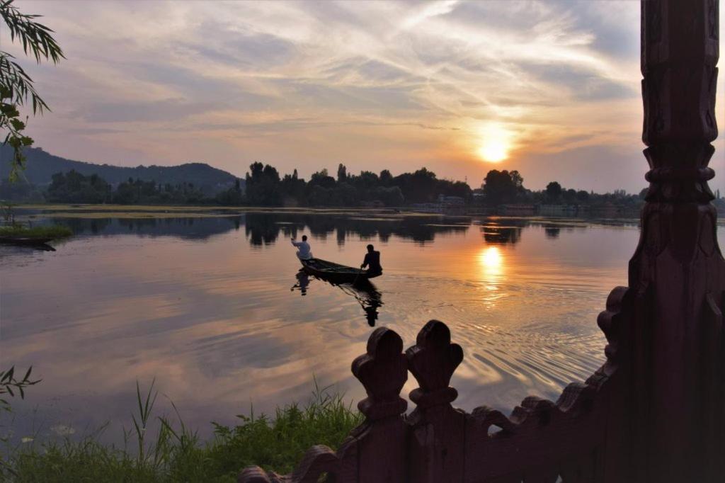 Hotel Golden Flower Heritage Houseboat Nagin Bagh Exteriér fotografie